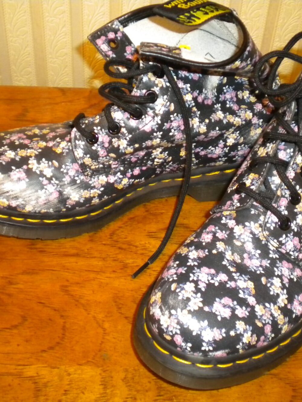Dr Martens Boots Women's Black Leather Floral Combat Ankle Boots - Picture 3 of 4